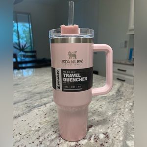 Glittery light pink (color parfait pearlescent) 40oz Stanley cup!